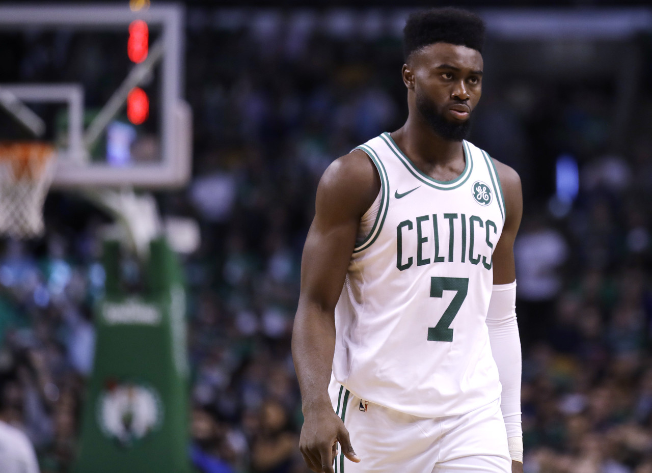 关键时刻连续拿分险追平！张镇麟全场20+8错失扳平三分（末节连得分险扳平，张镇麟砍20+8惜失扳平三分）