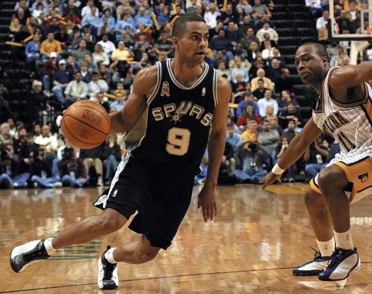 前锋训练中展现惊人速度，状态迅速回升（前锋训练场飙出惊人速度，状态回暖神速）