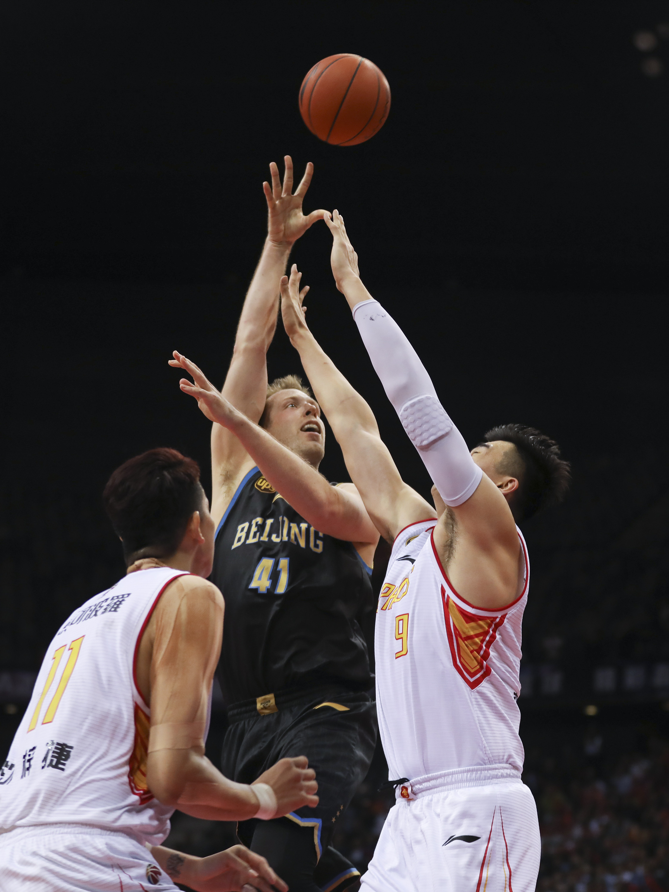 莫雷托：那不勒斯要和国米争焦瓦内，维罗纳愿意夏窗出售（莫雷托：那不勒斯将与国米竞购焦瓦内，维罗纳愿今夏出售）