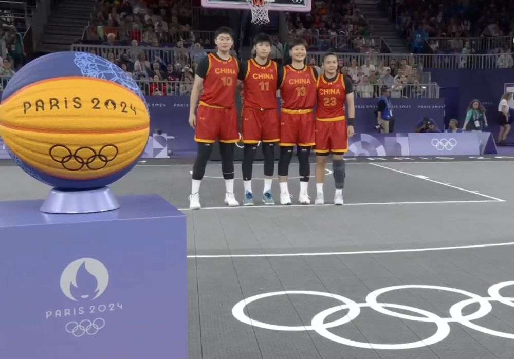 歌名应景，著名歌唱家波切利在世界杯抽签仪式演唱《今夜无人入眠》（世界杯抽签仪式上，波切利献唱《今夜无人入眠》，歌名恰到好处）