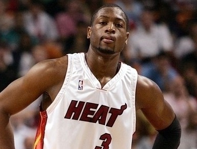 为何贝西洛维奇突然下课？媒曝已对球队失控，疑似遭球员逼宫（贝西洛维奇突遭下课：媒体称其难控球队，疑被球员逼宫）